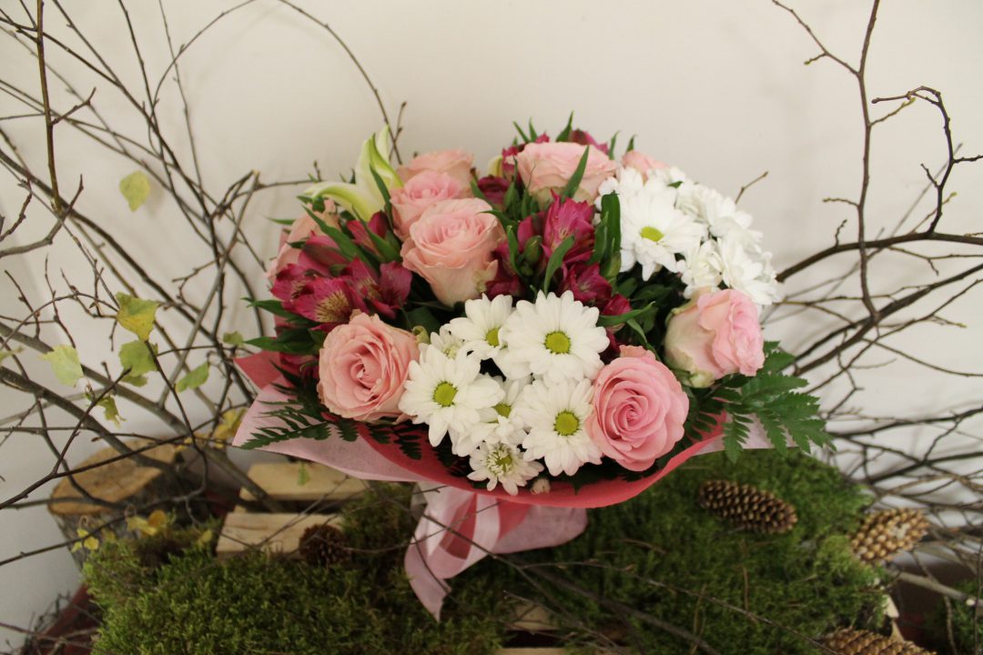 Купить Букет цветов Приятный Сюрприз с доставкой по Казани