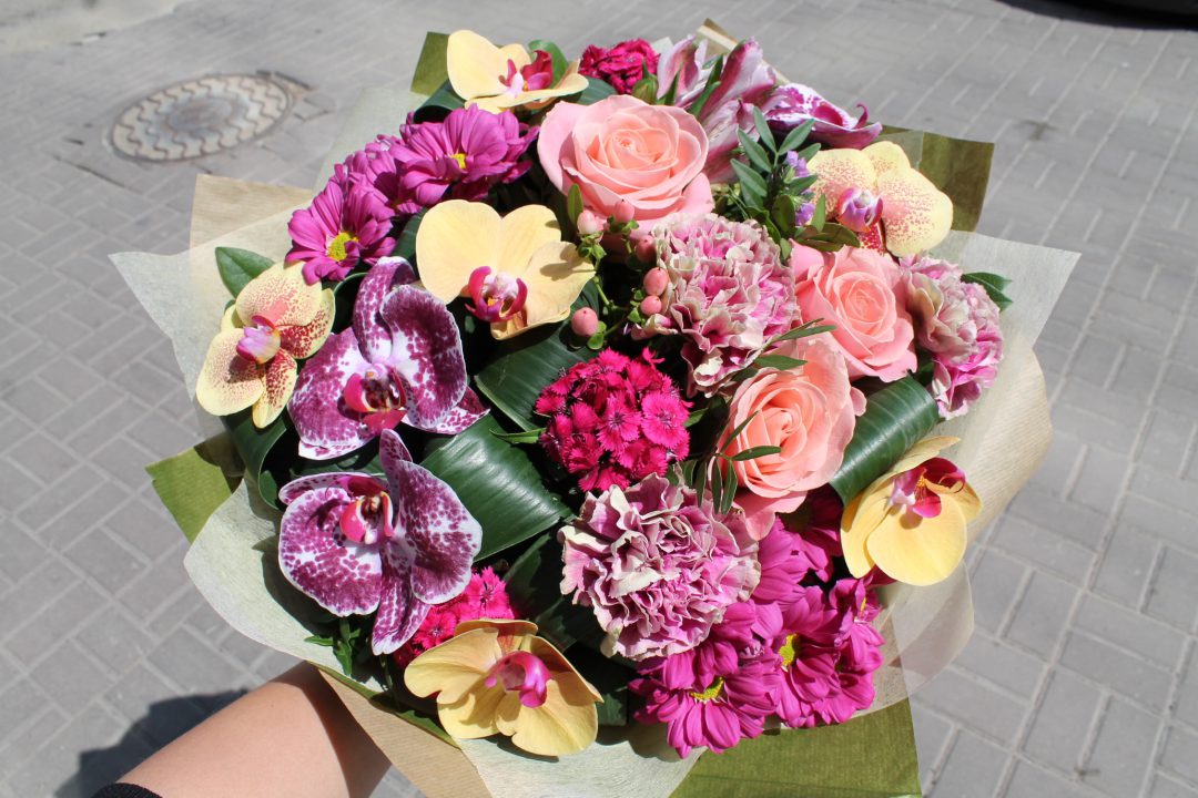 Купить Букет цветов Необыкновенный с доставкой по Казани